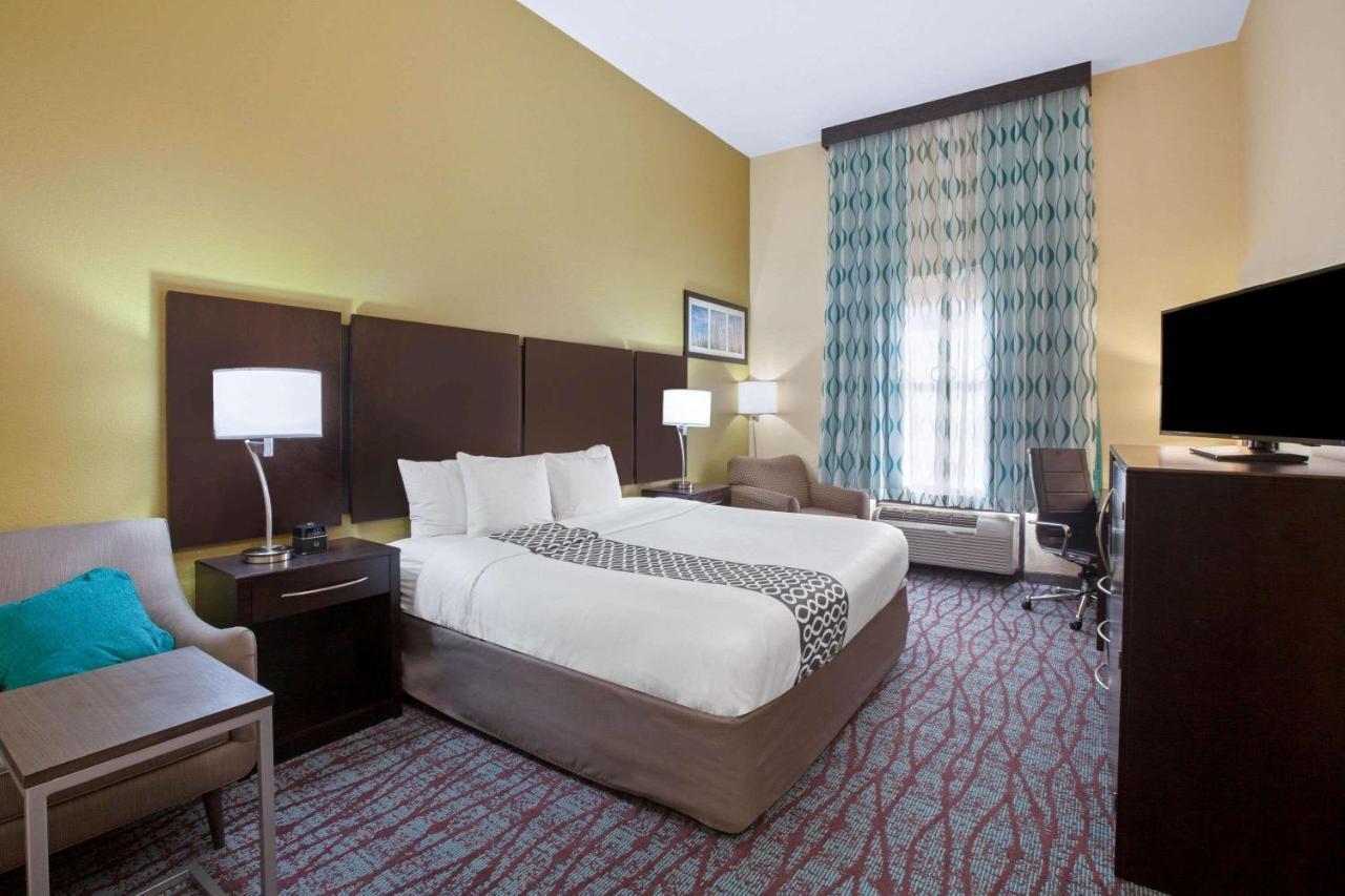 La Quinta By Wyndham Pasadena North Hotel Exterior photo