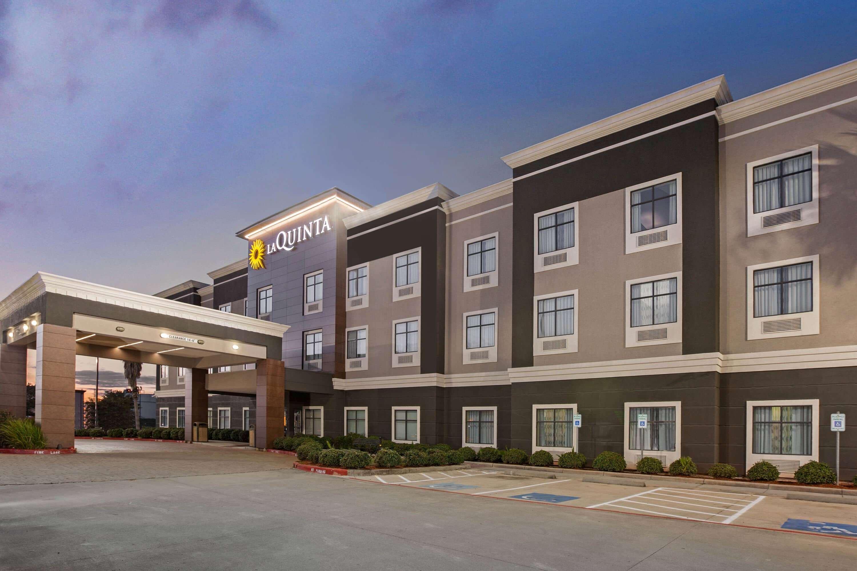 La Quinta By Wyndham Pasadena North Hotel Exterior photo